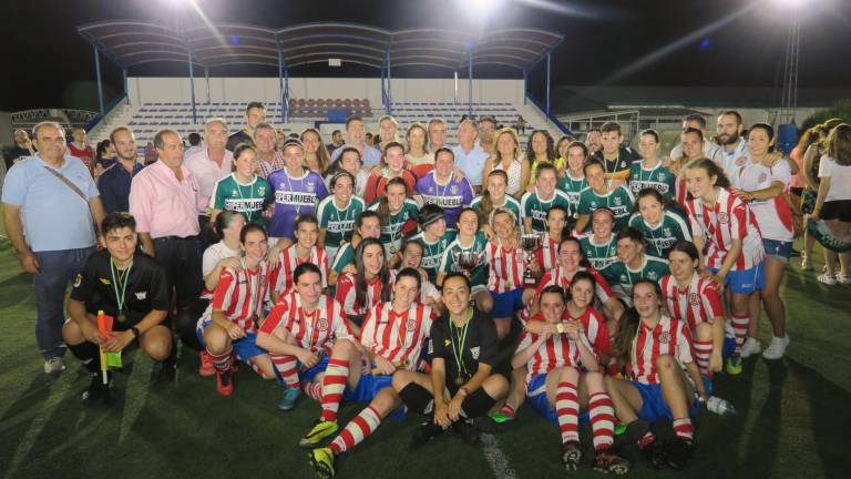 El “Guarromán FF” y el “Úbeda Viva”, ganadores de la Copa Delegada El “Guarromán FF” y el “Úbeda Viva”, ganadores de la Copa Delegada