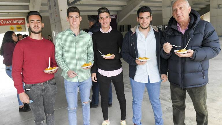 Paella, amigos, buena música y una gran pasión por el Real Jaén Paella, amigos, buena música y una gran pasión por el Real Jaén