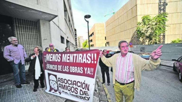 Amigos de los Iberos y el PSOE exigen a la Junta que finalice el Museo Amigos de los Iberos y el PSOE exigen a la Junta que finalice el Museo