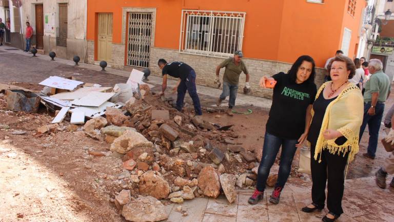 Una tormenta daña el casco urbano de Beas