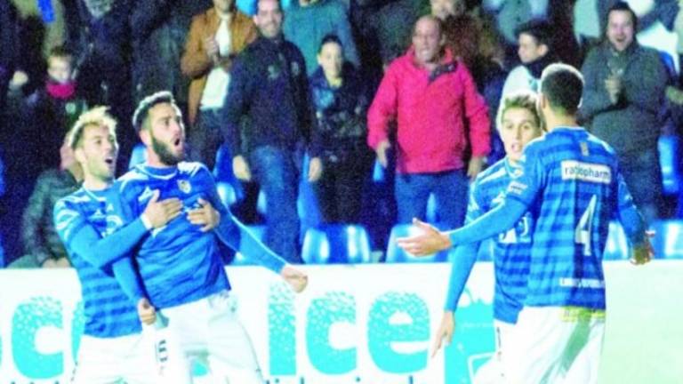 Juanfran pide paso en el once azulillo a base de esfuerzo Juanfran pide paso en el once azulillo a base de esfuerzo
