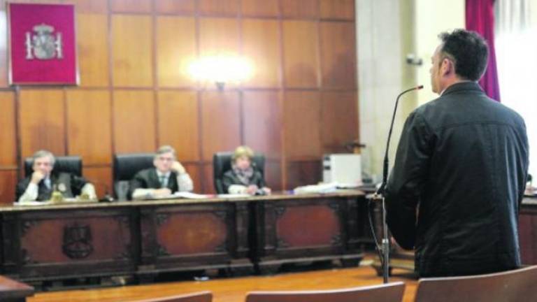 Cuatro años de cárcel por abusar de su propia hija Cuatro años de cárcel por abusar de su propia hija