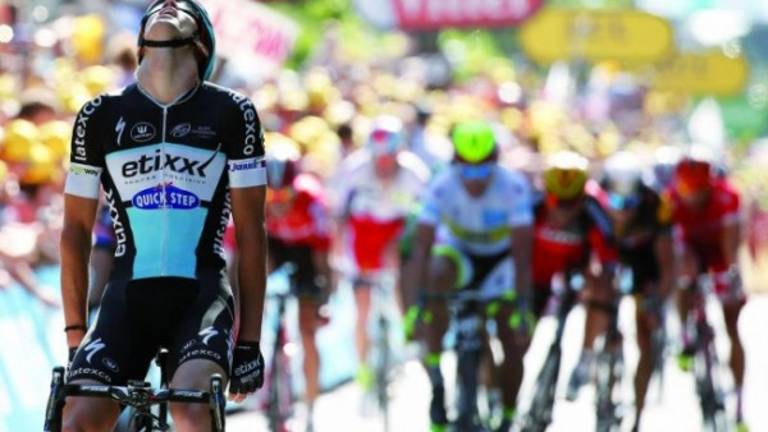 Tony Martin se cae y facilita el triunfo a Stybar Tony Martin se cae y facilita el triunfo a Stybar