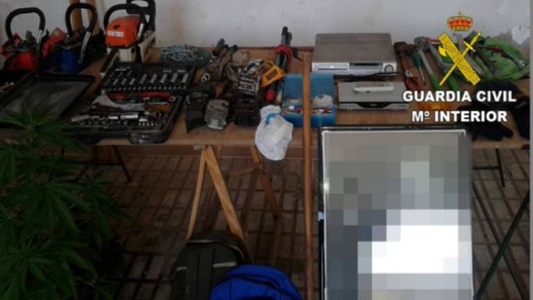 Dos detenidos acusados de desvalijar 13 viviendas y casas de campo Dos detenidos acusados de desvalijar 13 viviendas y casas de campo