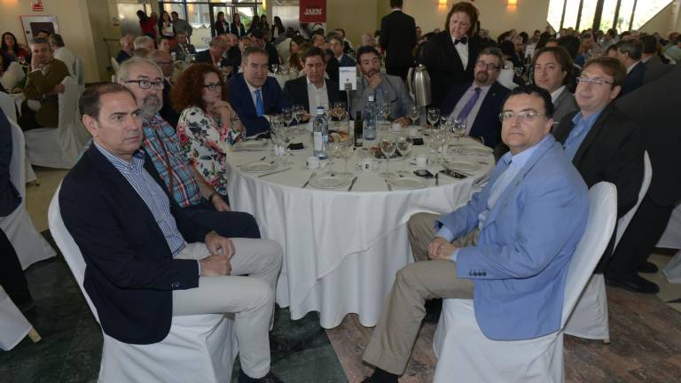 Los asistentes al acto Los asistentes al acto