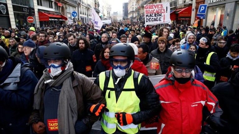 Casi 120 detenidos y por enfrentamientos en París
