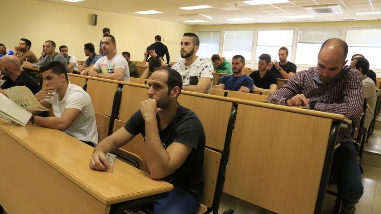 Solo 104 aspirantes a bombero superan el examen teórico Solo 104 aspirantes a bombero superan el examen teórico