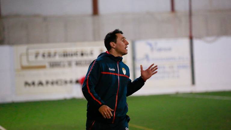 Delgado quiere reforzar todas las líneas del juego del Martos Delgado quiere reforzar todas las líneas del juego del Martos