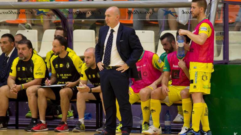Dani Rodríguez pide atención ante un Valdepeñas experto Dani Rodríguez pide atención ante un Valdepeñas experto