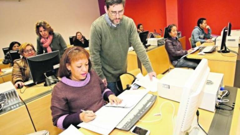 Cae de manera drástica la contratación de inmigrantes Cae de manera drástica la contratación de inmigrantes