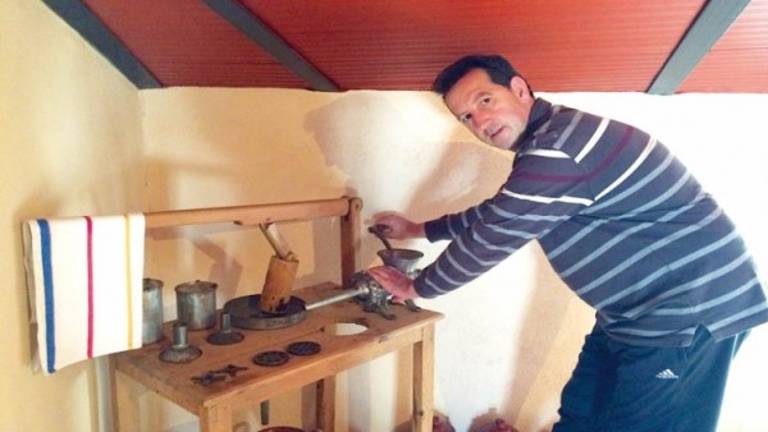 Una familia de Castellar hace de su vivienda todo un museo Una familia de Castellar hace de su vivienda todo un museo