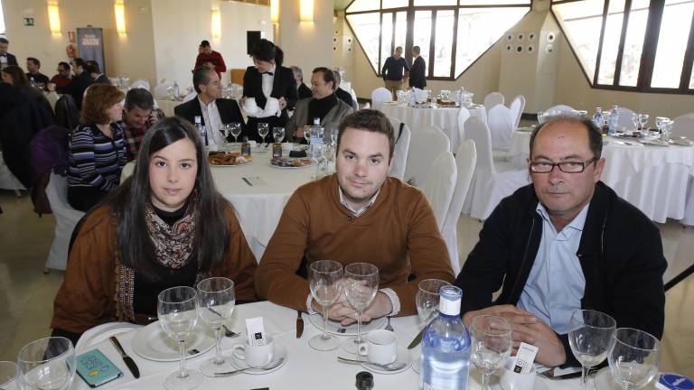 Los asistentes al acto Los asistentes al acto