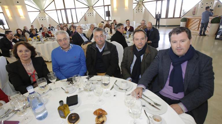 Los asistentes al acto Los asistentes al acto