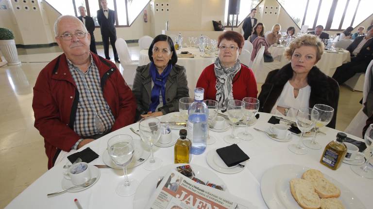 Los asistentes al acto Los asistentes al acto