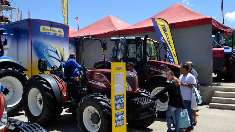 New Holland luce nuevos y atractivos modelos New Holland luce nuevos y atractivos modelos
