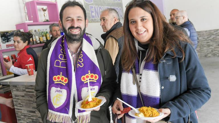 Paella, amigos, buena música y una gran pasión por el Real Jaén Paella, amigos, buena música y una gran pasión por el Real Jaén