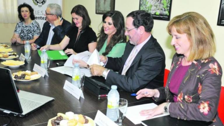 Profesores y alumnos se forman para ser bilingües Profesores y alumnos se forman para ser bilingües