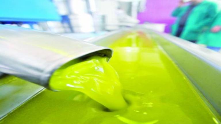 El precio del aceite virgen extra se dispara hasta los 3,27 euros El precio del aceite virgen extra se dispara hasta los 3,27 euros