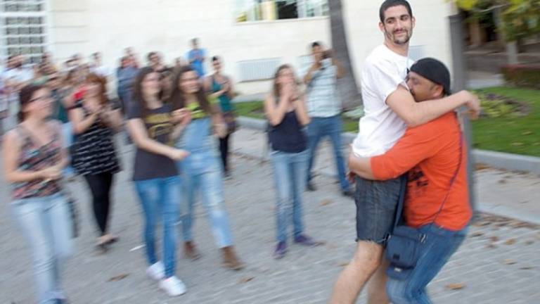 Recogida de firmas por la absolución de Ángel González Recogida de firmas por la absolución de Ángel González