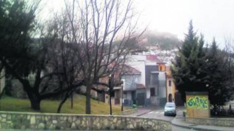 Quejas en El Cauchil a causa del “botellón” Quejas en El Cauchil a causa del “botellón”