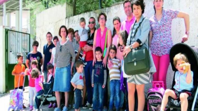 Padres de Villacarrillo protestan por perder una clase Padres de Villacarrillo protestan por perder una clase