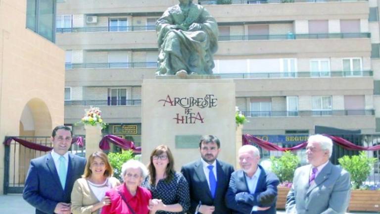 Una escultura del Arcipreste de Hita preside ya Capuchinos Una escultura del Arcipreste de Hita preside ya Capuchinos