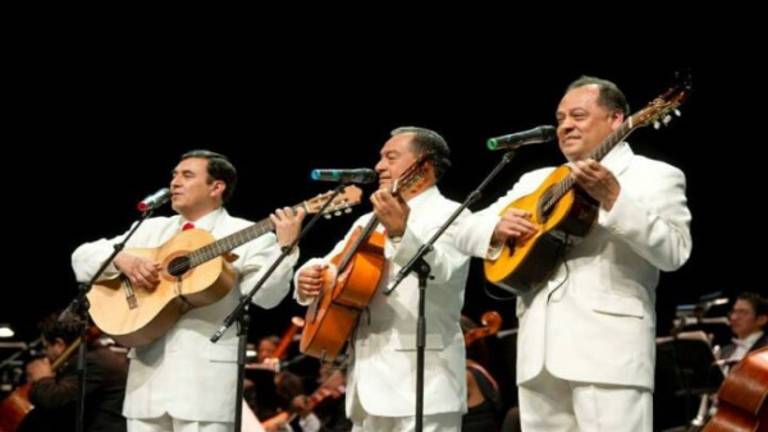 Alto en el camino de Los Panchos Alto en el camino de Los Panchos