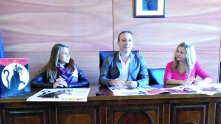 Firma para asegurar un ciclo teatral para los más jóvenes Firma para asegurar un ciclo teatral para los más jóvenes