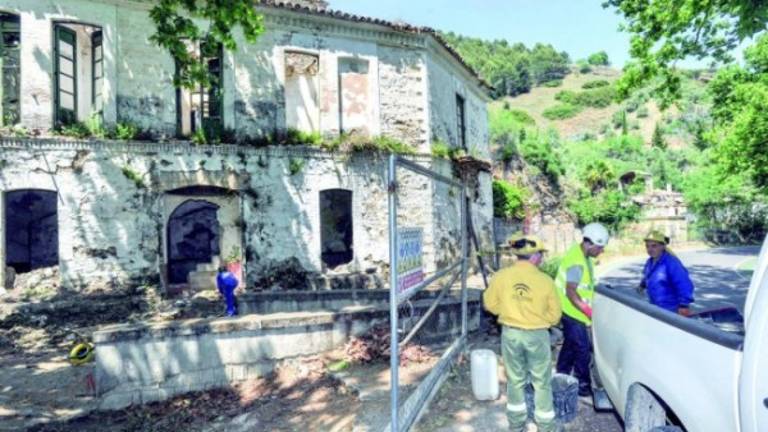 Los operarios regresan a Jabalcuz Los operarios regresan a Jabalcuz
