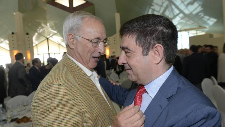 “Francisco Reyes es un político a pie de obra torturado por el paro” “Francisco Reyes es un político a pie de obra torturado por el paro”