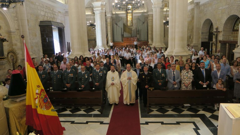 Fiesta de la Guardia Civil con la procesión de la Virgen del Pilar hasta el cuartel