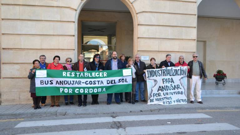 Petición del servicio de autobús a Málaga Petición del servicio de autobús a Málaga