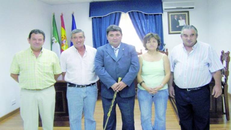 Miguel Villegas, denunciado por llevarse la vara de mando Miguel Villegas, denunciado por llevarse la vara de mando