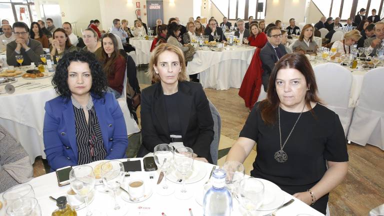 Los asistentes al acto Los asistentes al acto