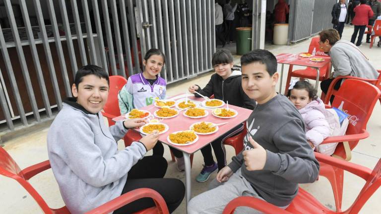 Paella, amigos, buena música y una gran pasión por el Real Jaén Paella, amigos, buena música y una gran pasión por el Real Jaén