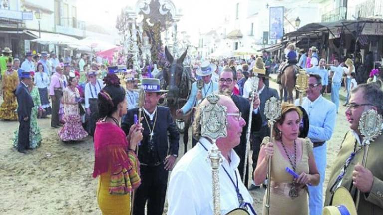 La Virgen del Rocío abraza a la filial jiennense en “su” día La Virgen del Rocío abraza a la filial jiennense en “su” día