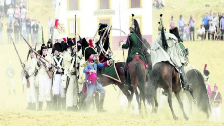 Cuatrocientas personas recrean la Batalla de Bailén Cuatrocientas personas recrean la Batalla de Bailén