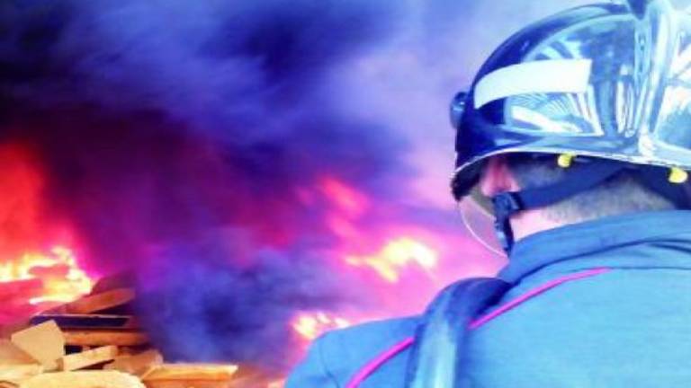 Un fuego provocado recuerda la ruina de la fábrica de Dhul Un fuego provocado recuerda la ruina de la fábrica de Dhul
