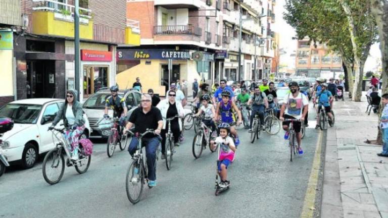 Protesta a golpe de pedales por la prohibición del Paseo Protesta a golpe de pedales por la prohibición del Paseo