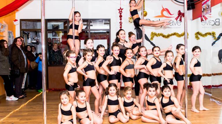 Excelente labor de la Escuela de Pole Dance Excelente labor de la Escuela de Pole Dance