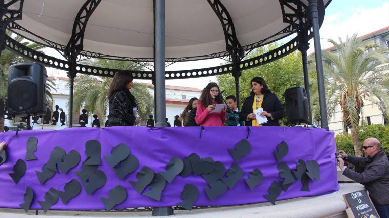 Un pueblo unido para gritar “no” a la violencia machista Un pueblo unido para gritar “no” a la violencia machista