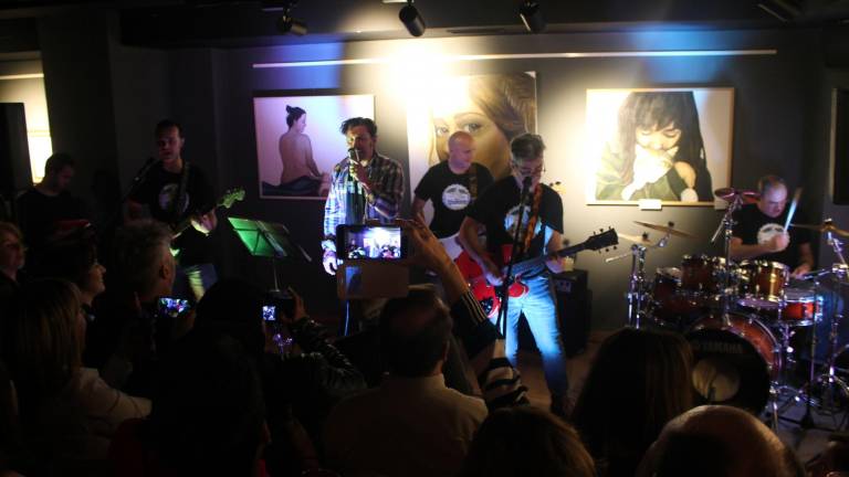 Ritmo y diversión con el rock de Los Platetes Ritmo y diversión con el rock de Los Platetes