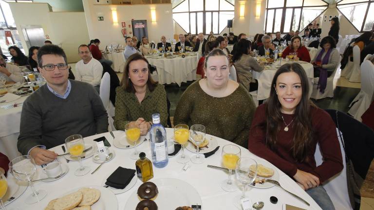 Los asistentes al acto Los asistentes al acto