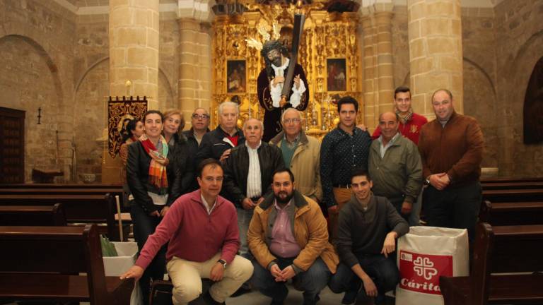 Besapié solidario de la Cofradía de Nuestro Padre Jesús Nazareno Besapié solidario de la Cofradía de Nuestro Padre Jesús Nazareno