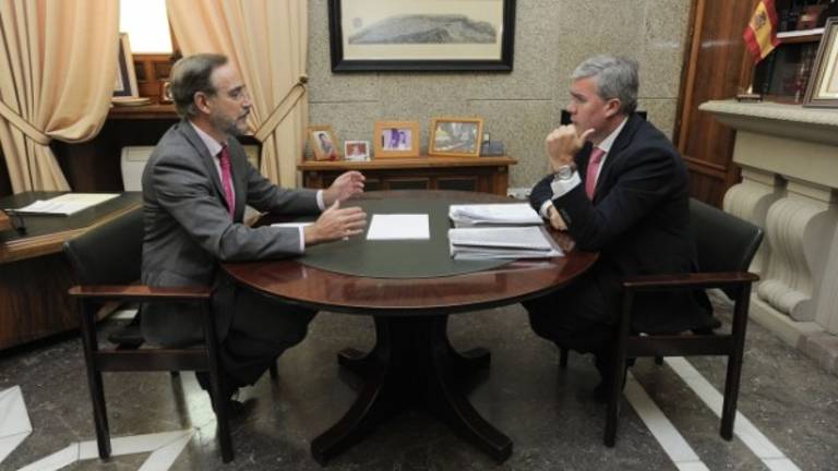 La Junta se compromete a asumir el 40% del déficit del tranvía La Junta se compromete a asumir el 40% del déficit del tranvía