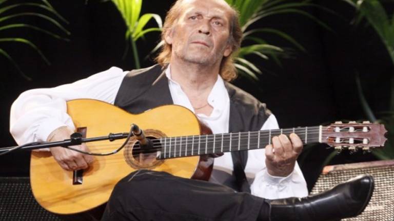 Alumnos de guitarra del Conservatorio rinden un homenaje a Paco de Lucía Alumnos de guitarra del Conservatorio rinden un homenaje a Paco de Lucía
