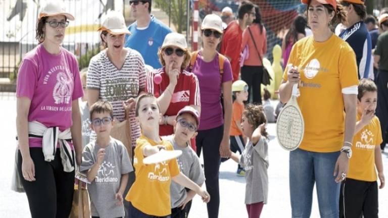 Crecer en familia y entre amigos Crecer en familia y entre amigos