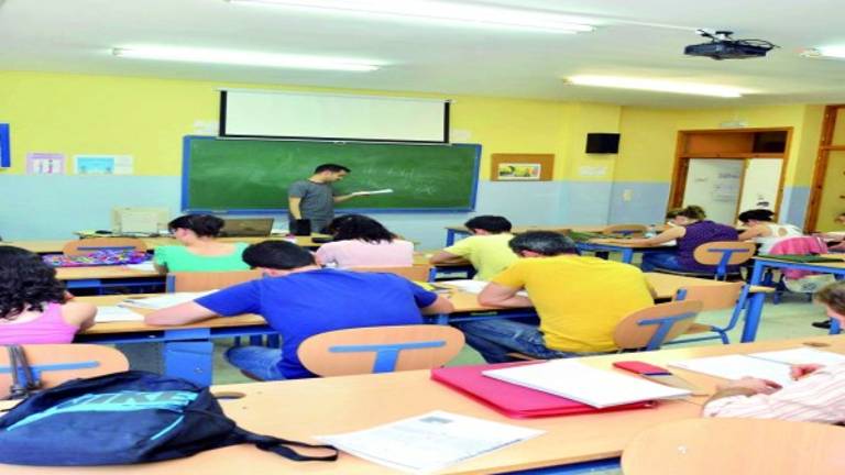 La Escuela de Idiomas reivindica un edificio para impartir las clases La Escuela de Idiomas reivindica un edificio para impartir las clases