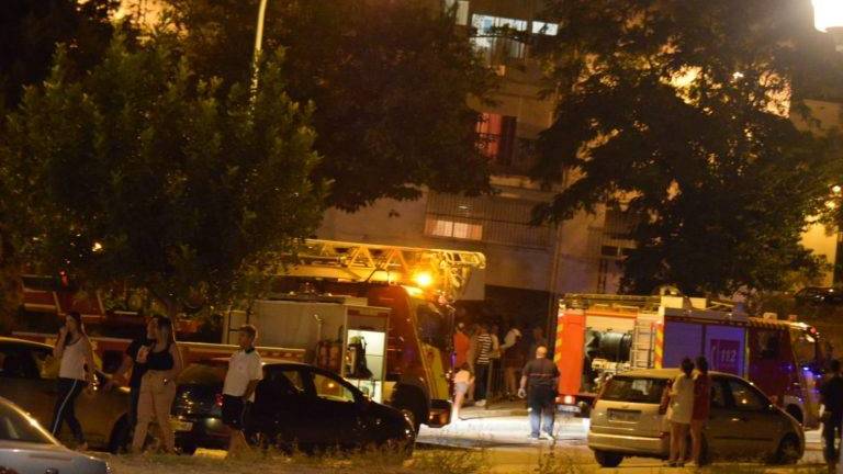 Desalojan un edificio por un incendio en Linares Desalojan un edificio por un incendio en Linares