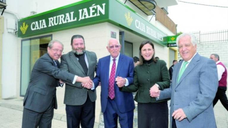 La Caja Rural “siembra” su espiga de futuro en la tierra de Montoro La Caja Rural “siembra” su espiga de futuro en la tierra de Montoro